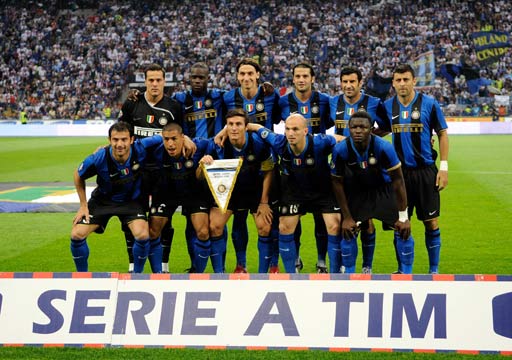 连续两赛季带不同球队欧战做客安菲尔德，阿隆索成历史第三人