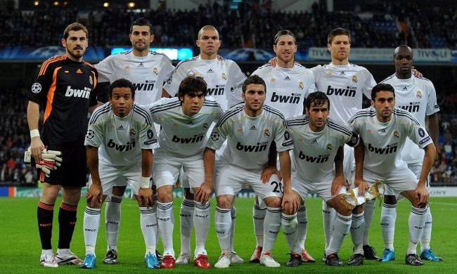 英超受大雪影响多场比赛延期