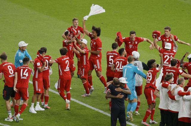 西亚卡姆和杰克逊半场均得分上双，二人合砍27分